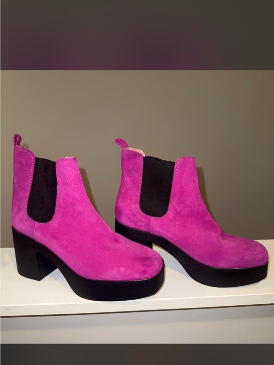 INTENTIONALLY BLANK Shoes - Intentionally Blank Women's Suede Chelsea Platform Boot in Fuchsia size 9